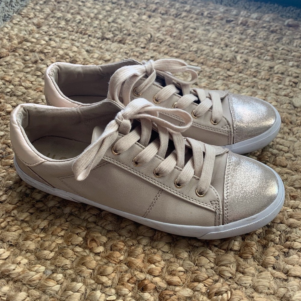 Women’s sneakers